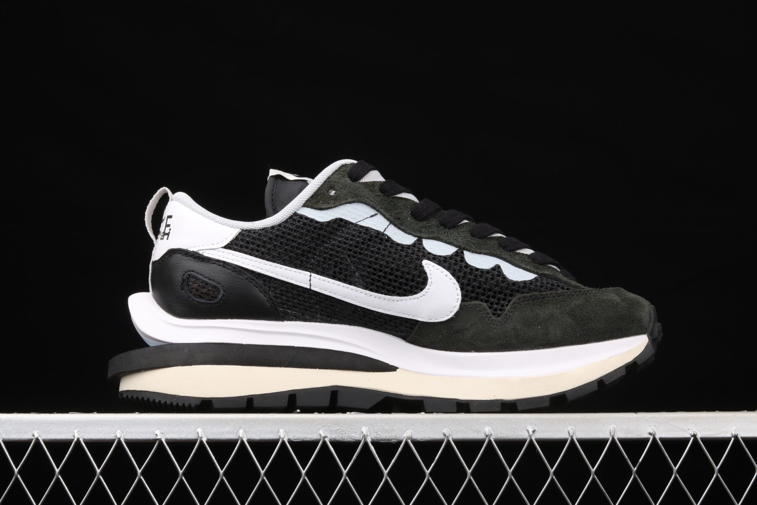 Nike Vaporwaffle, Sacai Black White