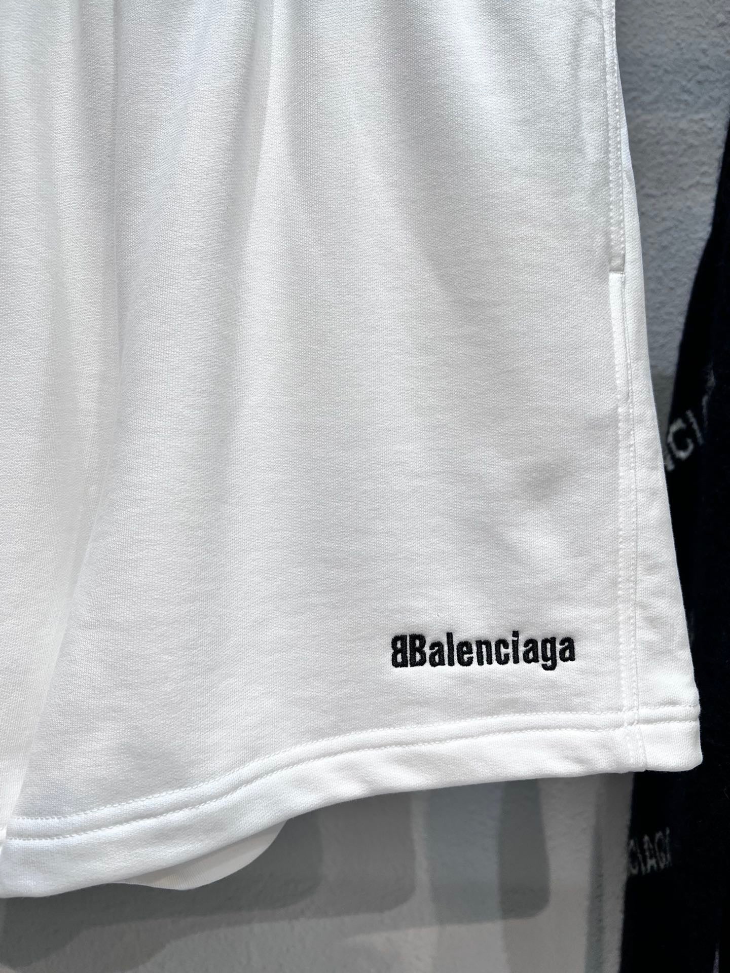 Ba1en*iaga Shorts
