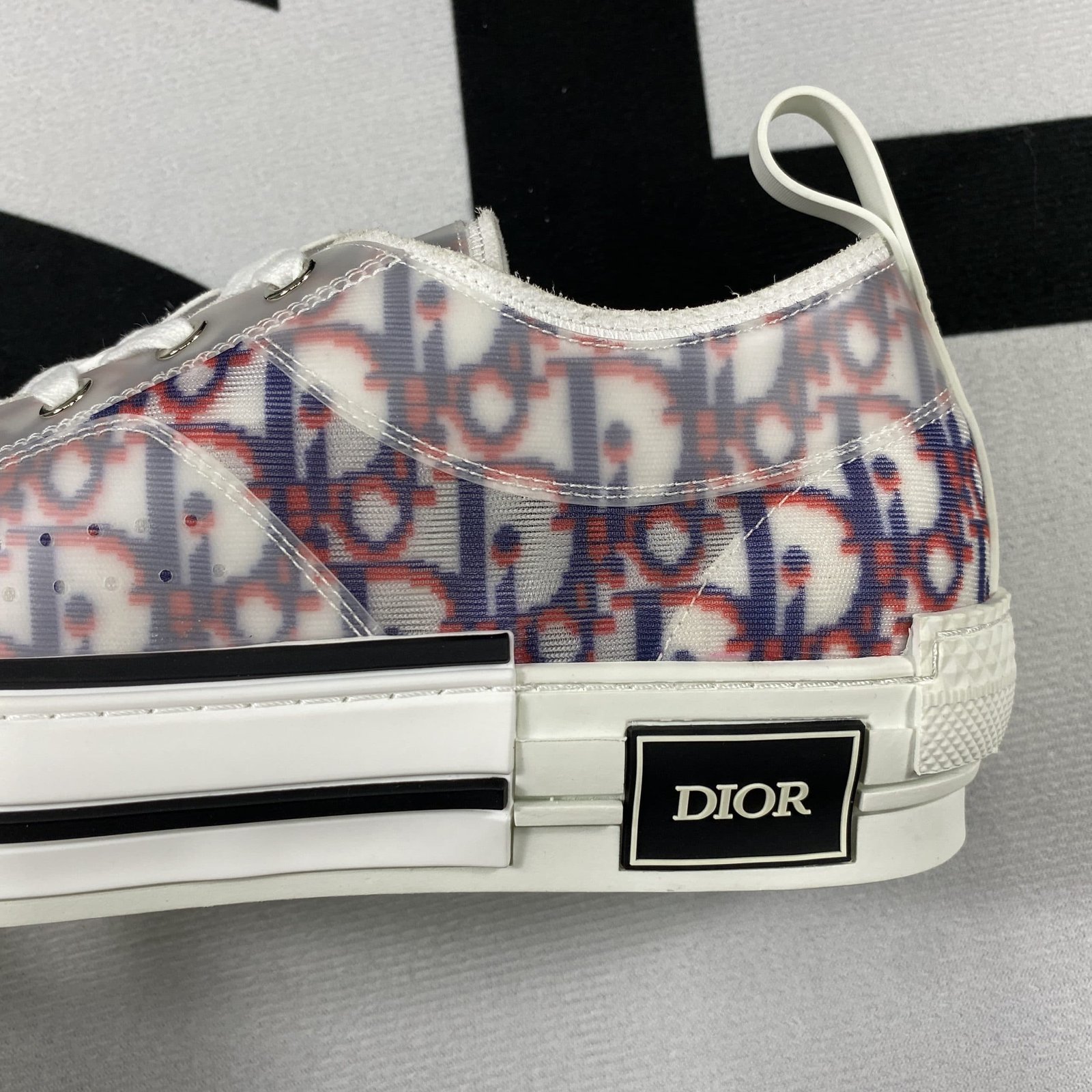 D10r B23 High Top Sneaker 1