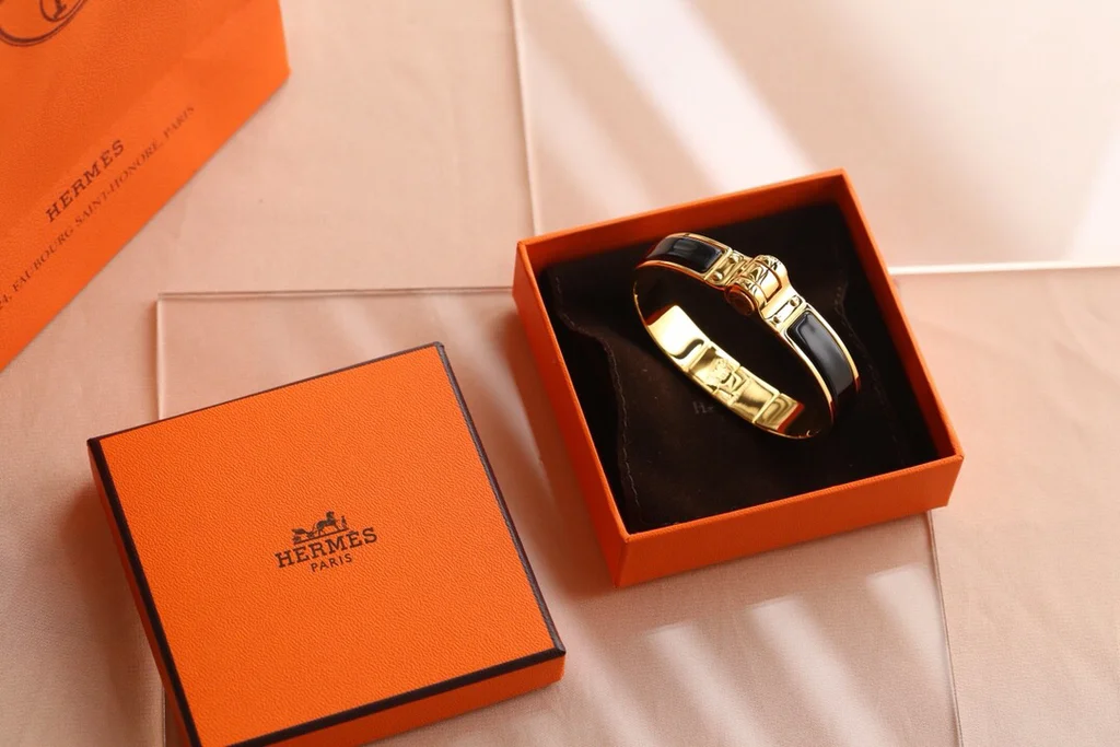 H**me5 bracelet