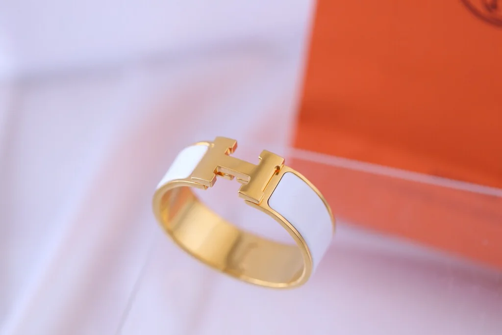 H**me5 bracelet