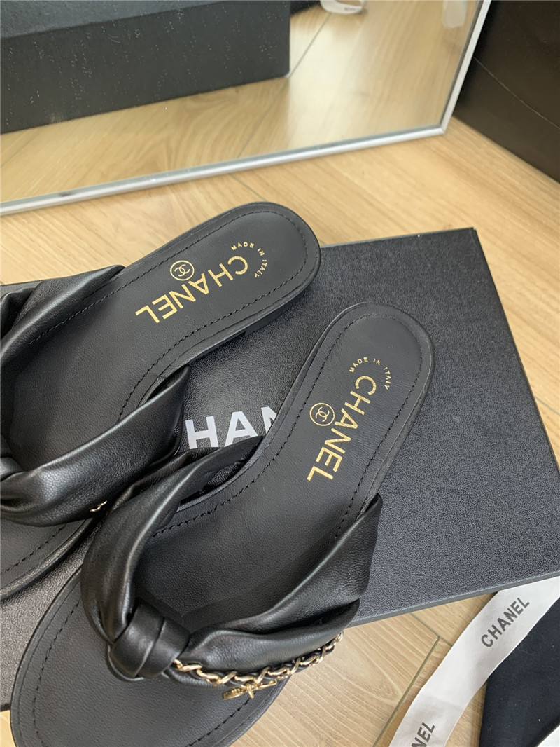 Ch**el flat chain slippers