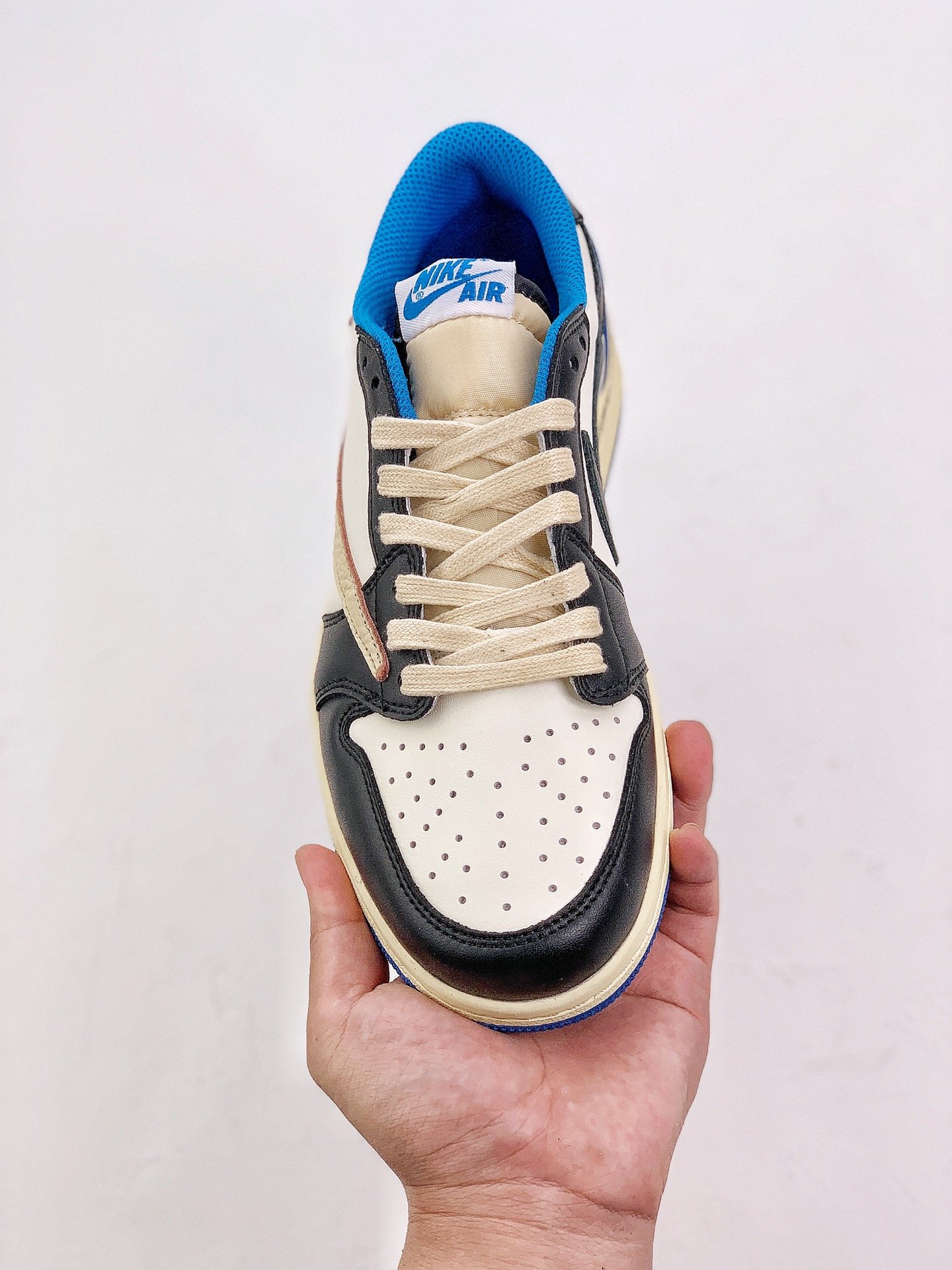 Jordan 1 Low fragment design x Travis Scott extended size