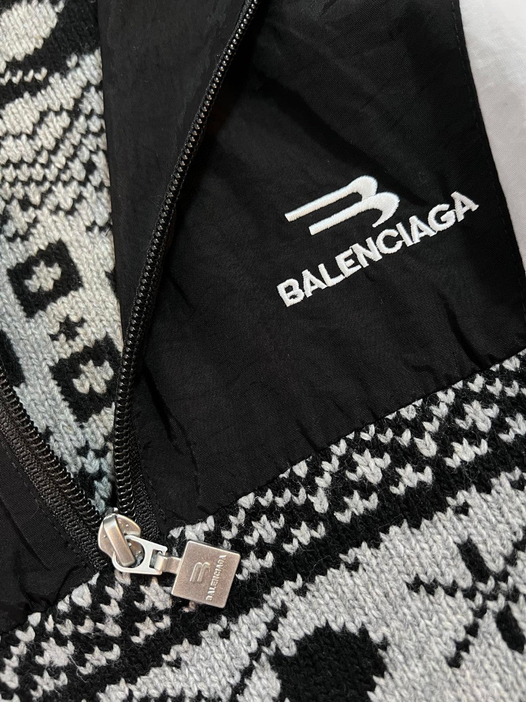 Ba1en*iaga Sweater