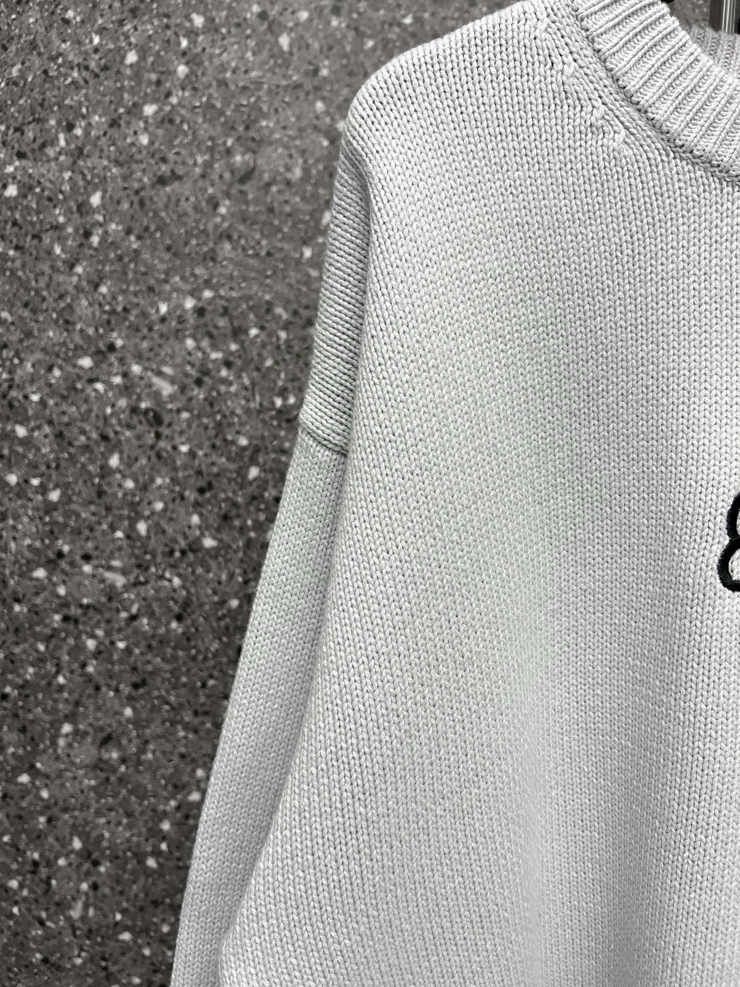 Ba1en*iaga Sweater