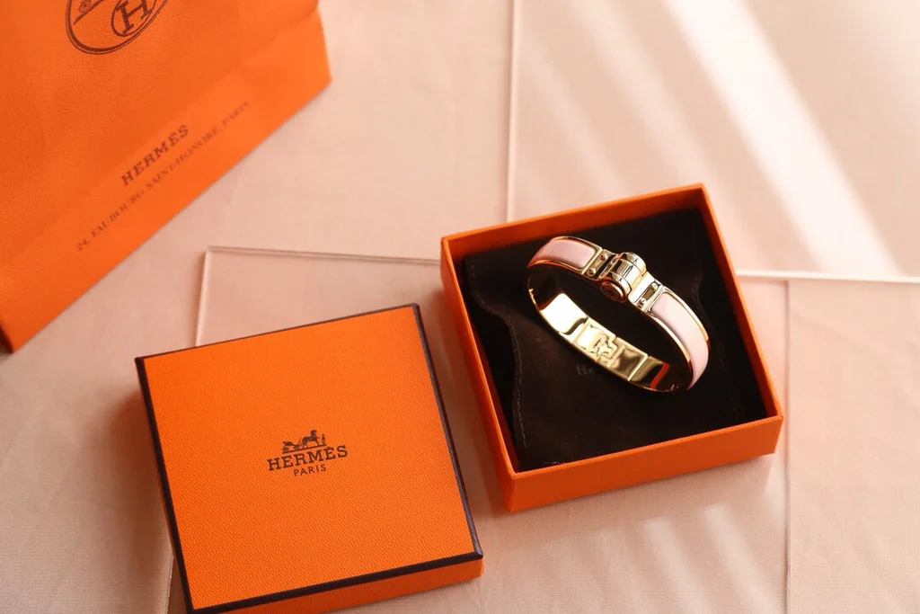 H**me5 bracelet