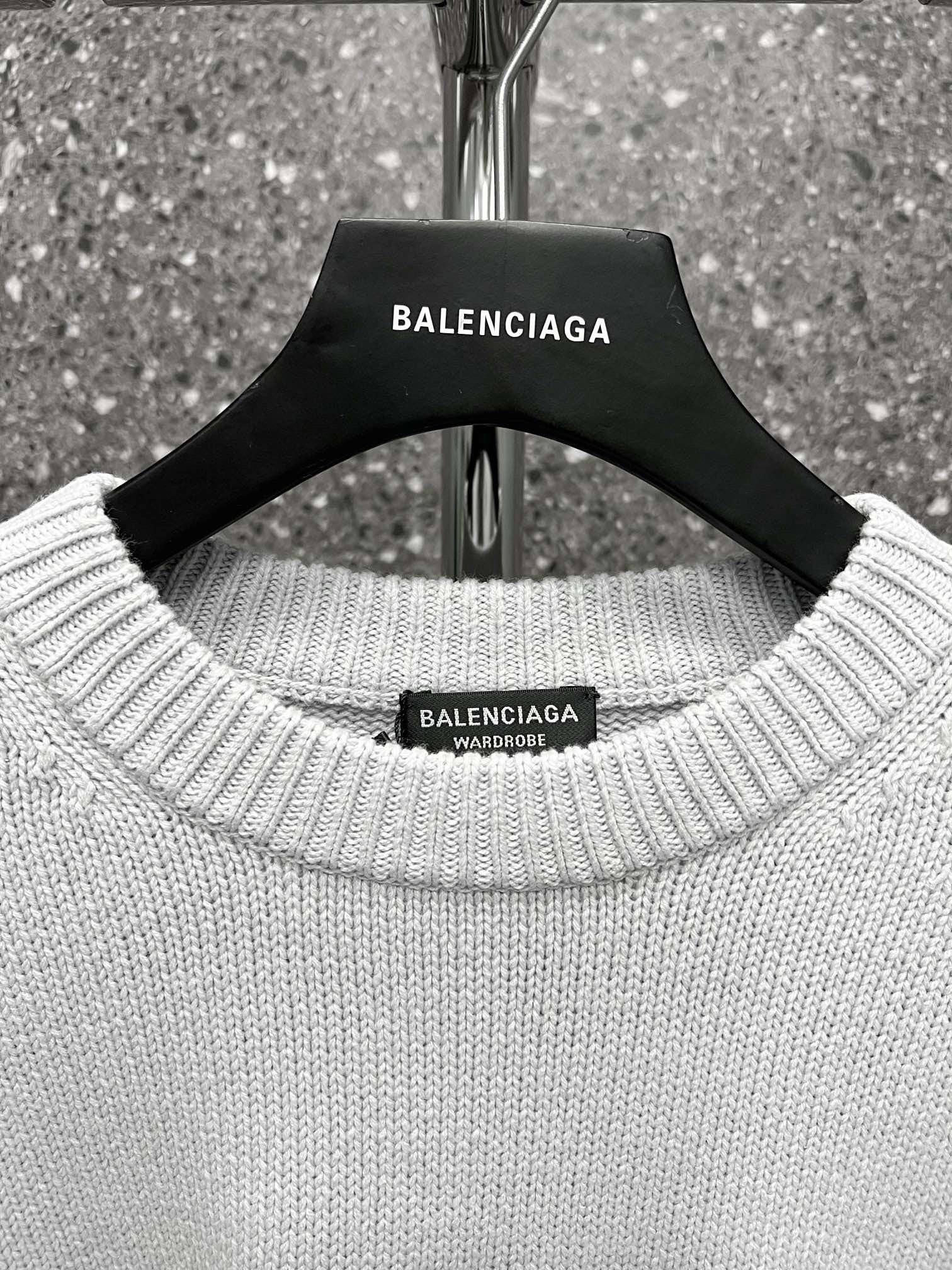Ba1en*iaga Sweater