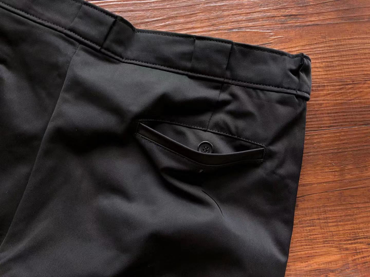 Pra*a Pants