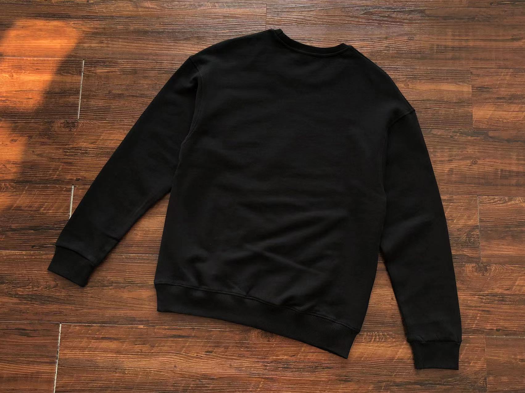 Gvc*1 x Ba1en*iaga Sweatshirt