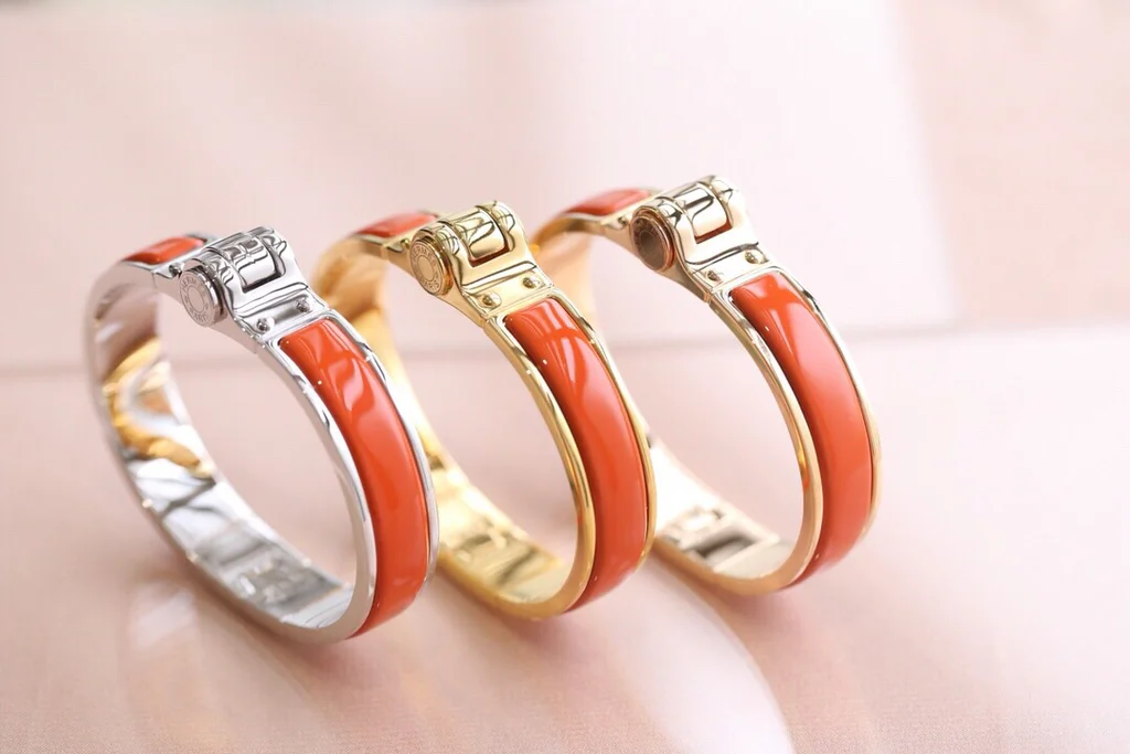 H**me5 bracelet