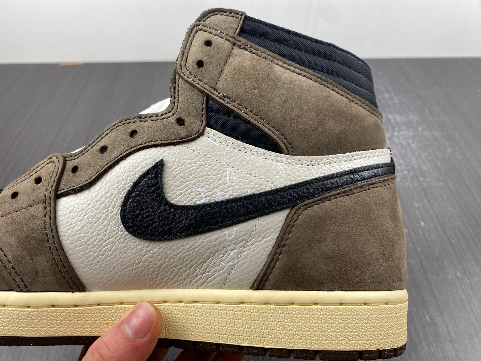 Jordan 1 Retro High Travis Scott Mocha Extended size 14