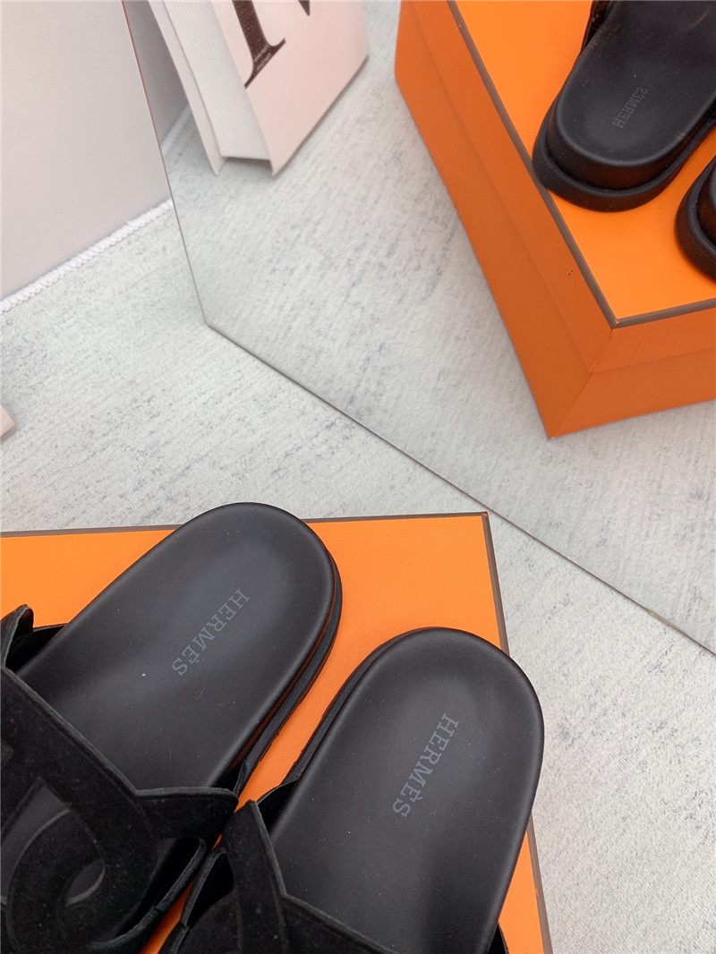 H**me5 flat sandals