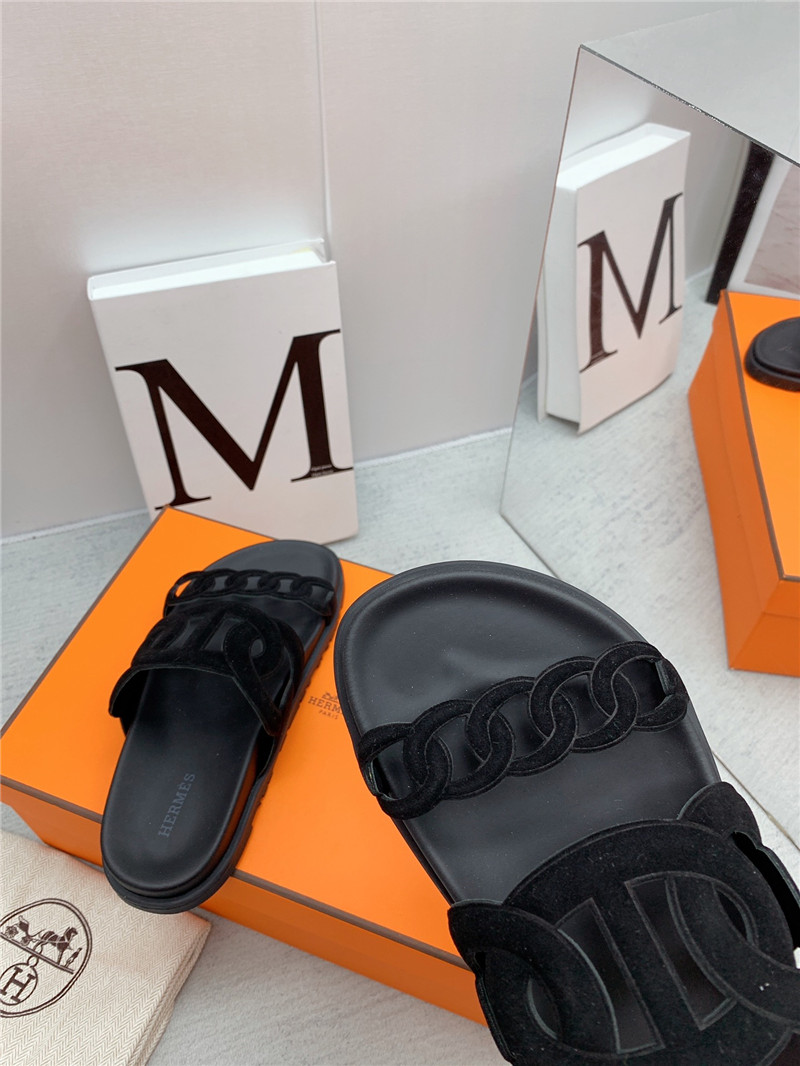 H**me5 flat sandals