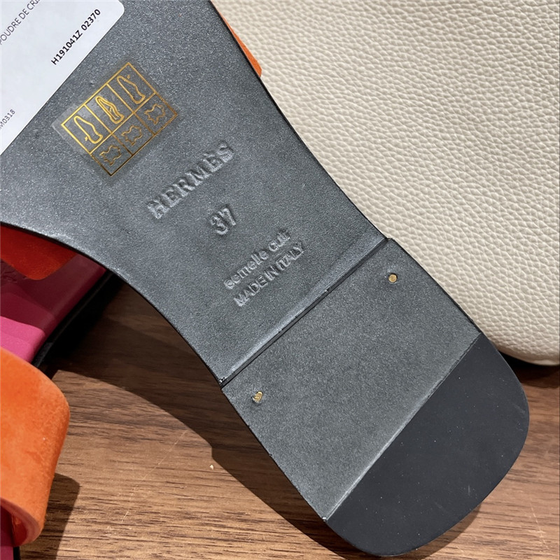 H**me5 H buckle slippers