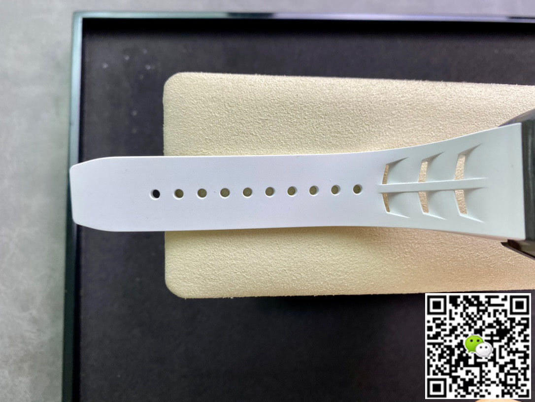 Replica Richard Mille RM011 1:1 Best Edition KV Factory Carbon Fiber White Strap