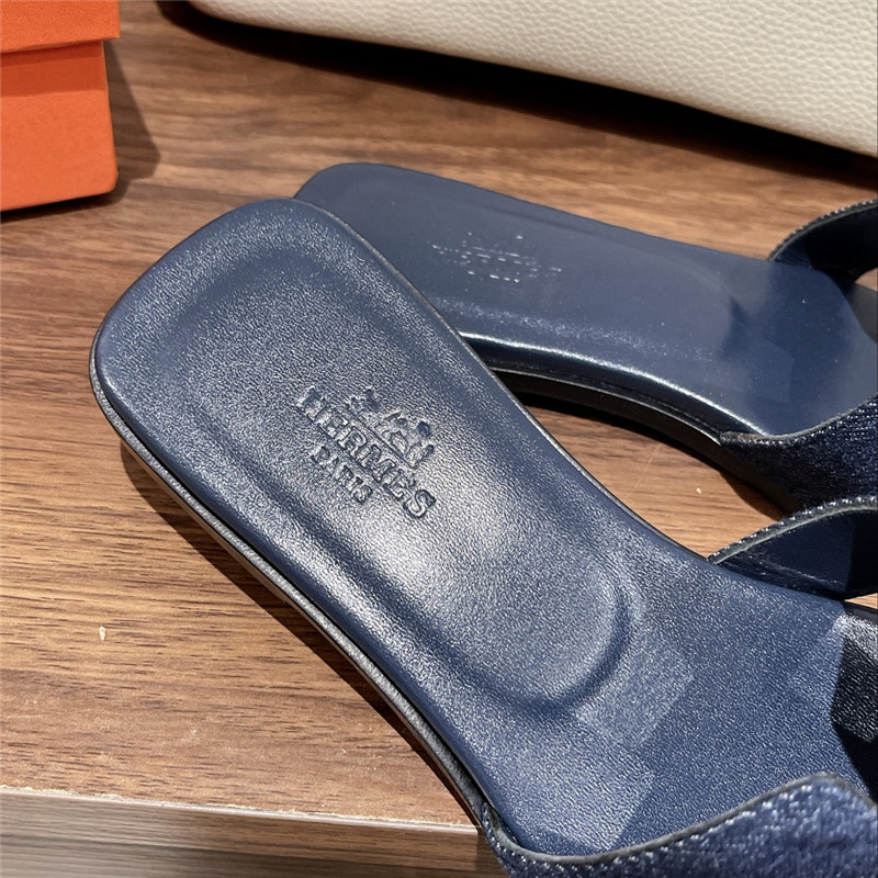 H**me5 H buckle slippers
