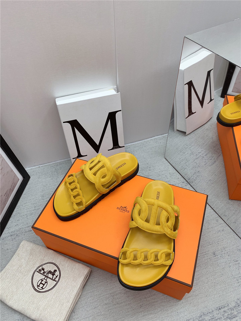 H**me5 flat sandals