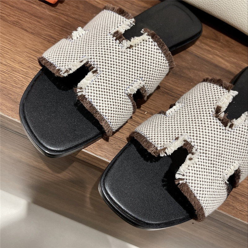 H**me5 H buckle slippers