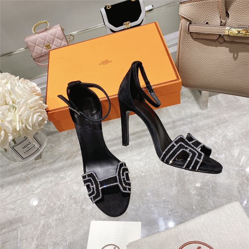 H**me5 heel sandals