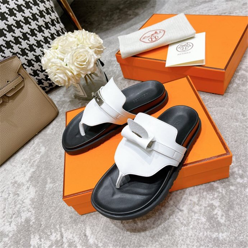 H**me5 kelly buckle slippers