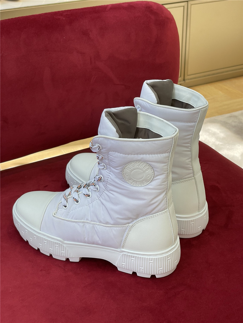 H**me5 down sports ankle boots