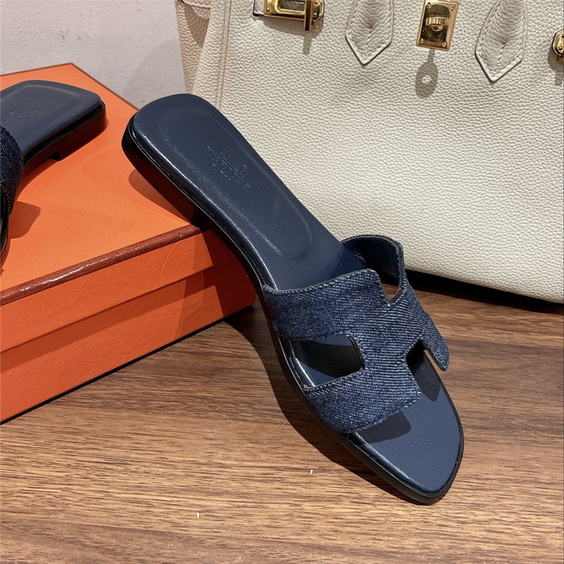 H**me5 H buckle slippers