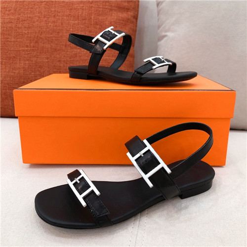 H**me5 flat sandals