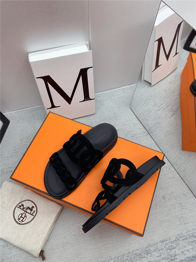 H**me5 flat sandals