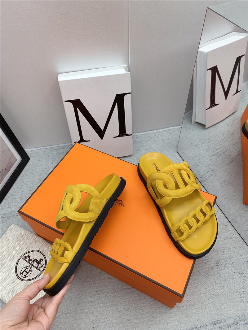 H**me5 flat sandals