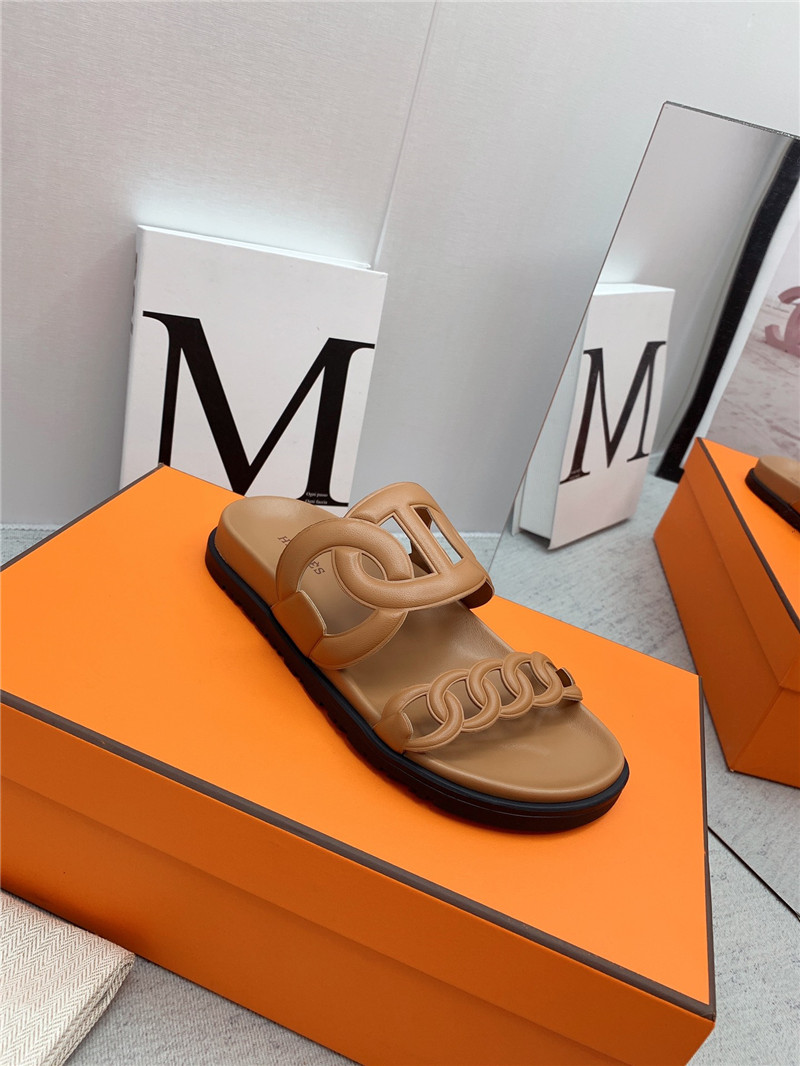 H**me5 flat sandals