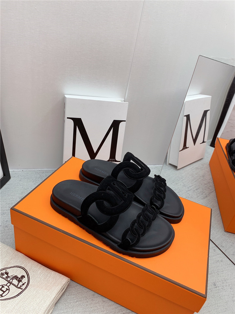 H**me5 flat sandals