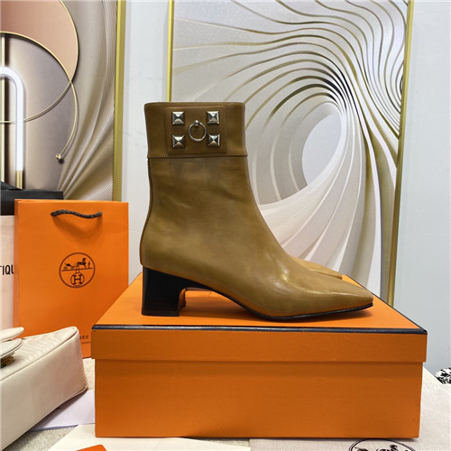 H**me5 stud ankle boots