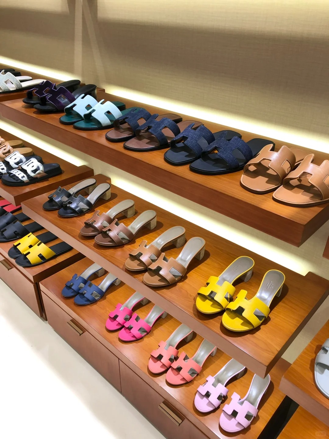H**me5 Oasis Sandal