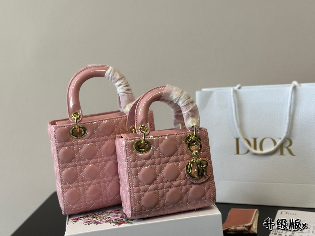 D10r patent leather Princess Diana bag