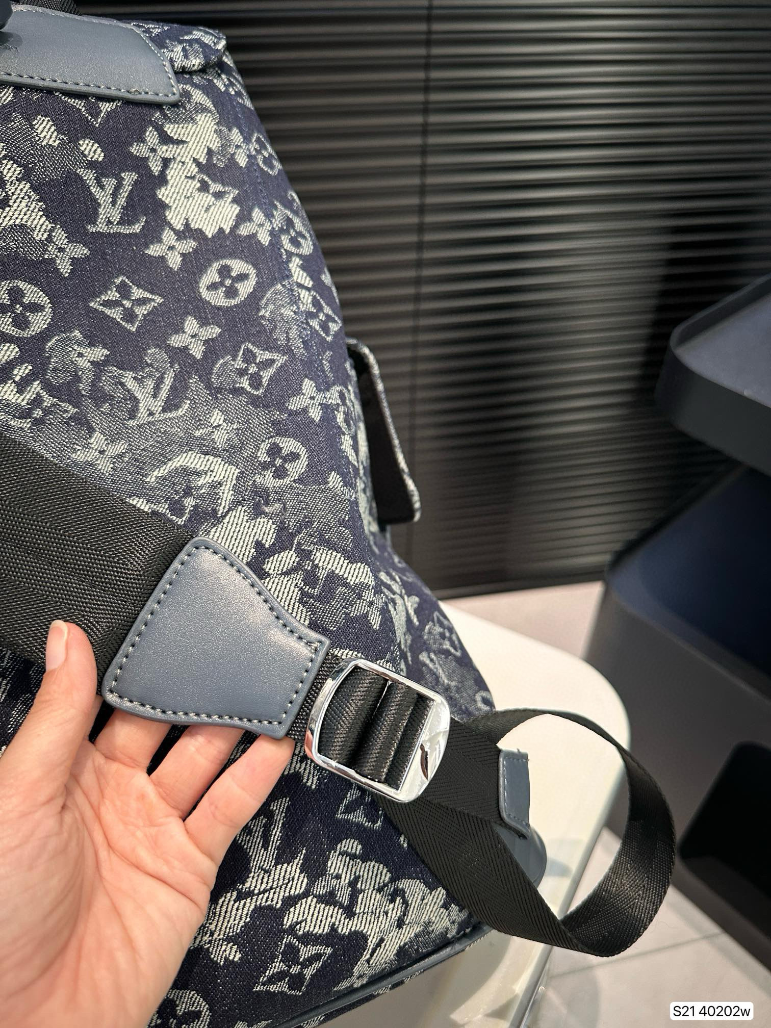 L0vis Vvtt0n Robot Backpack