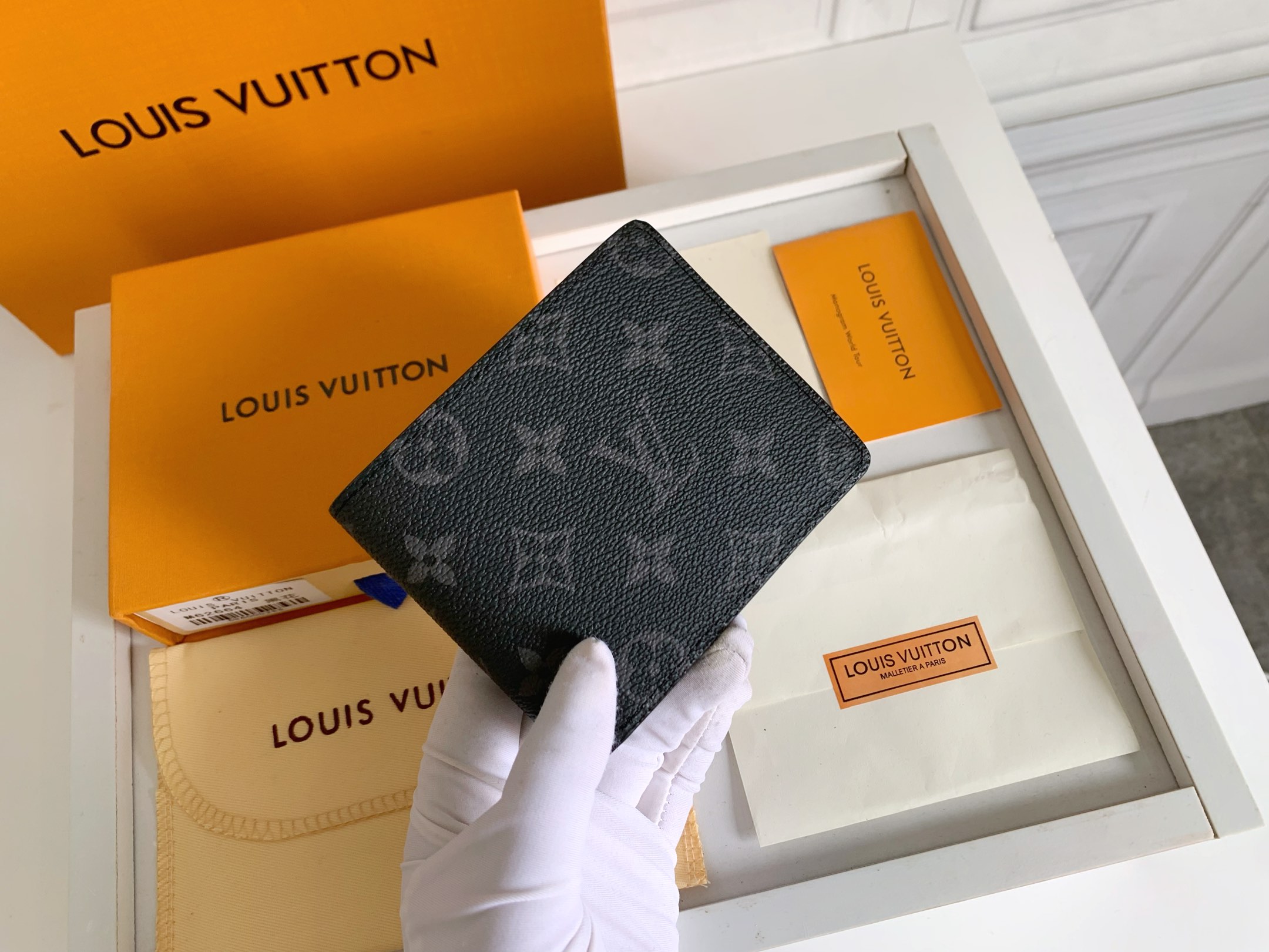 L0vis Vvtt0n wallet