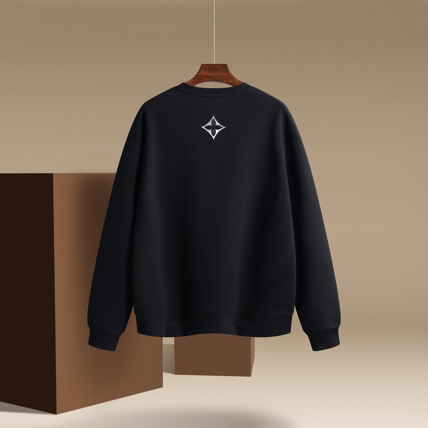 L0vis Vvtt0n Hoodie