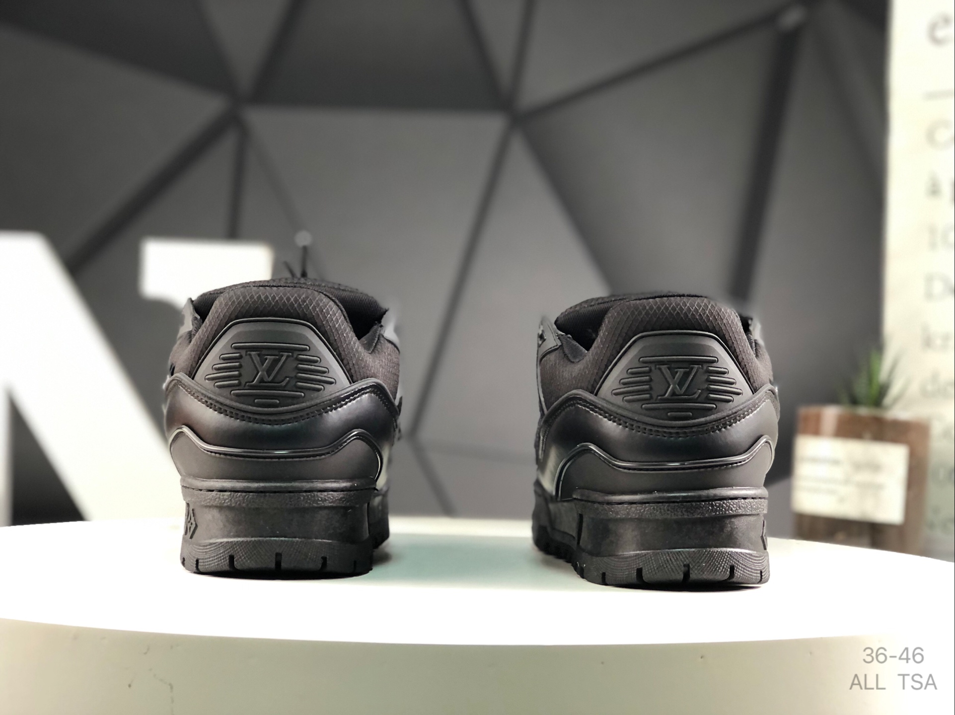 L0vis Vvtt0n Trainer Sneakers Replica