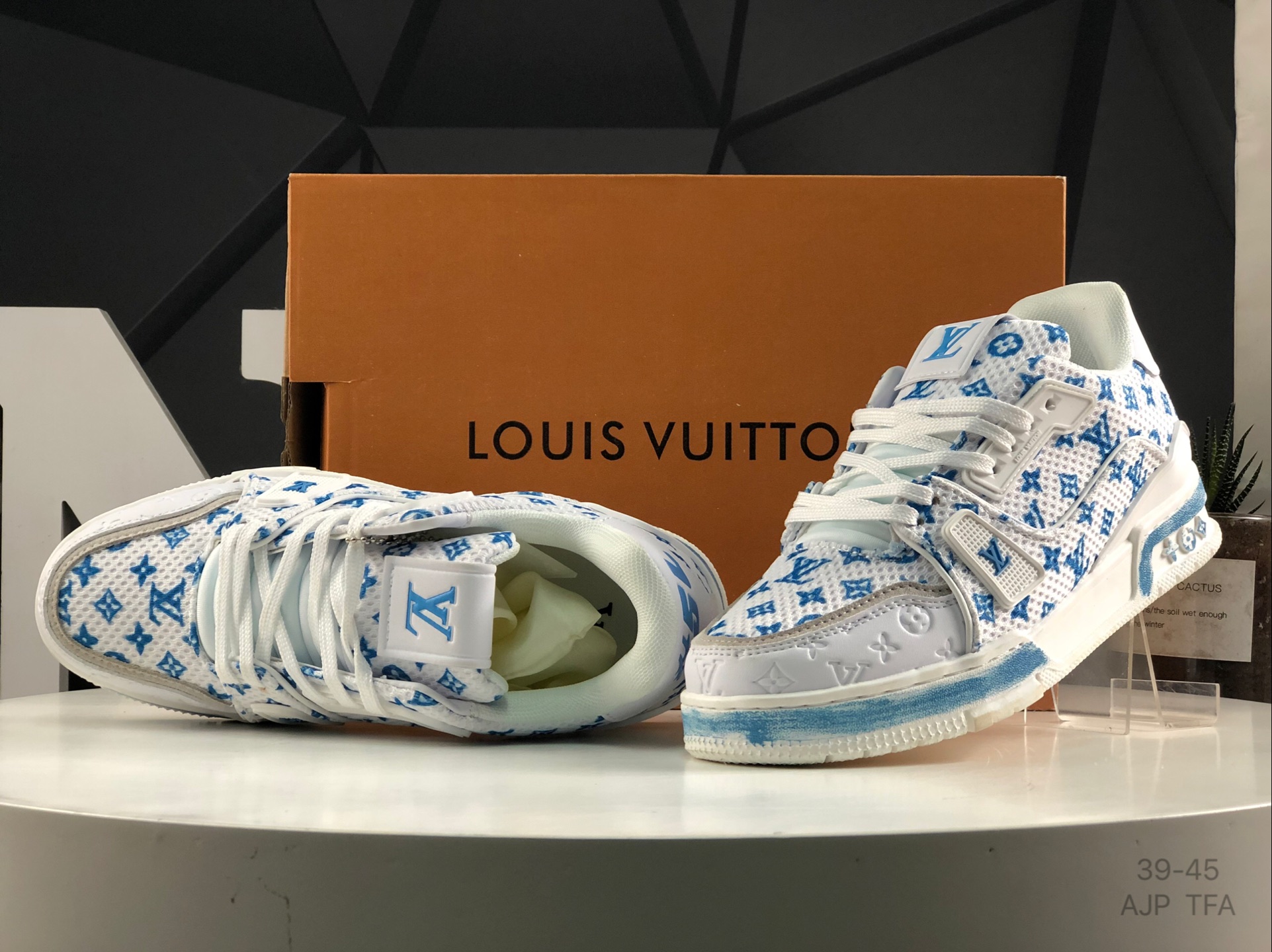L0vis Vvtt0n Trainer Sneakers Replica
