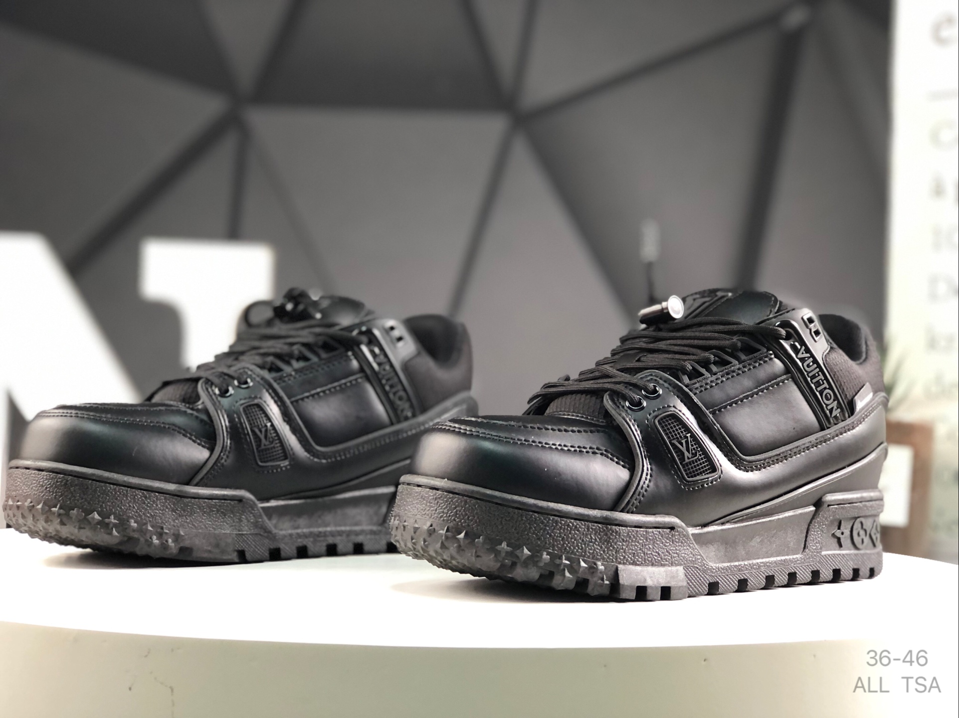 L0vis Vvtt0n Trainer Sneakers Replica