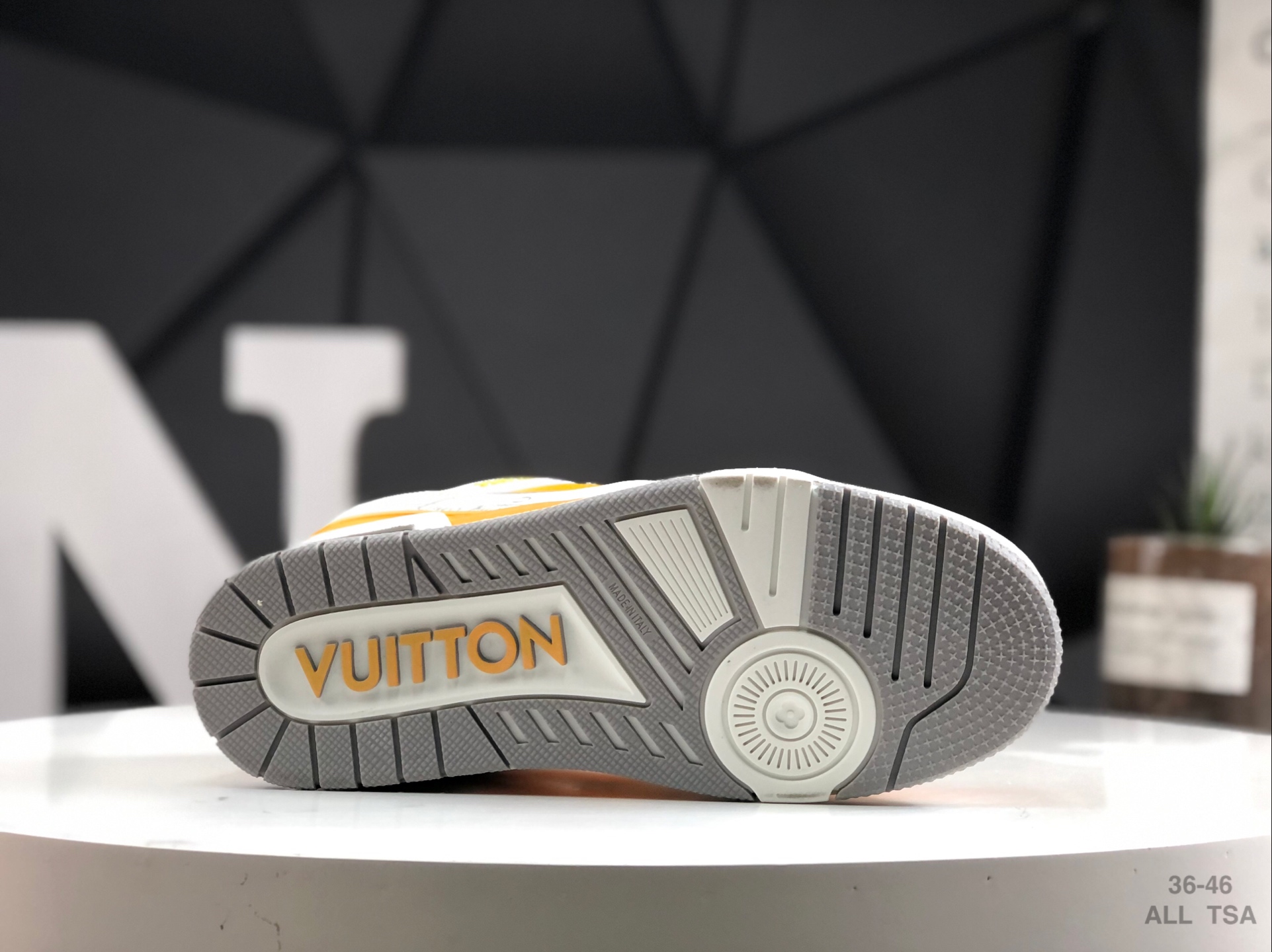 L0vis Vvtt0n sneakers replica
