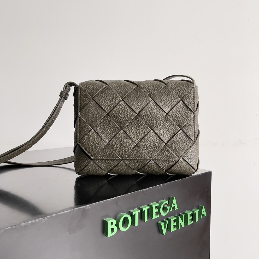 B0tt*ga Ven*ta Woman