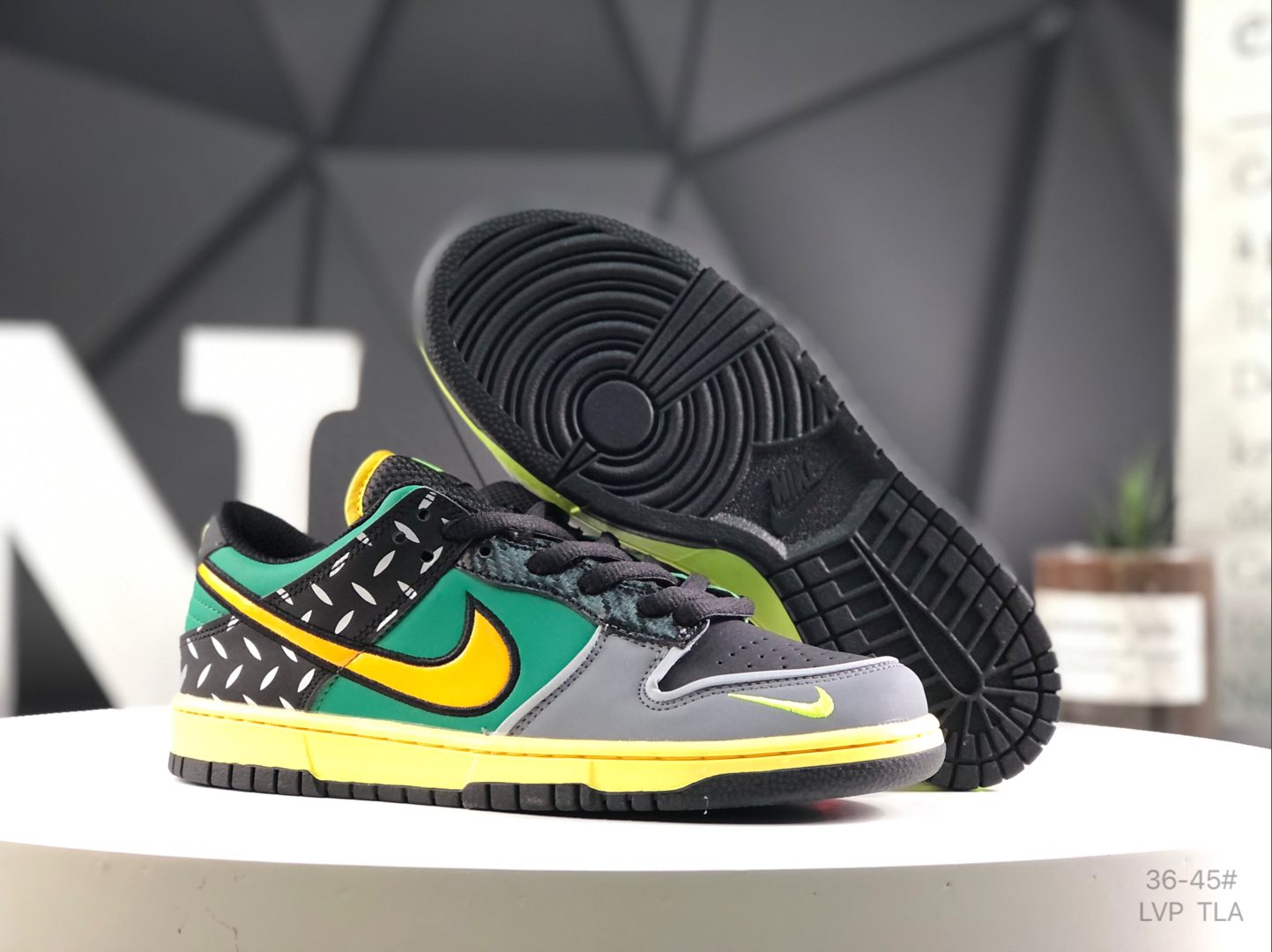 Nike SB Dunk Low Svp*me military green low-top casual sports skateboard shoes