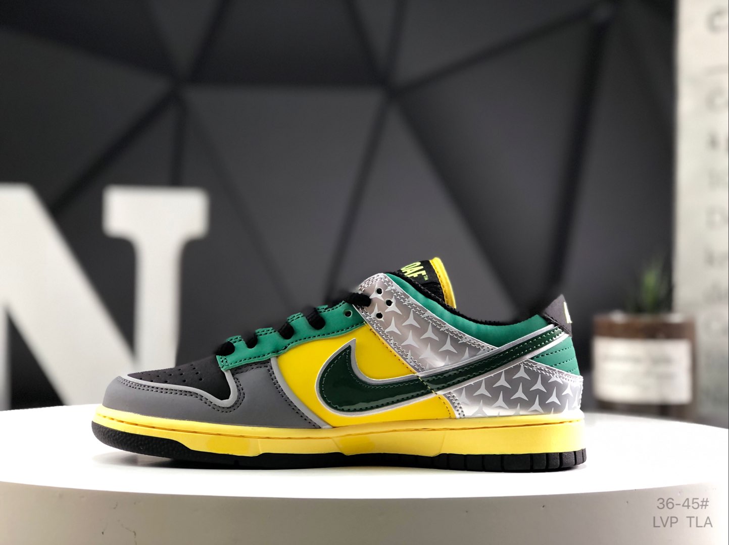Nike SB Dunk Low Svp*me military green low-top casual sports skateboard shoes