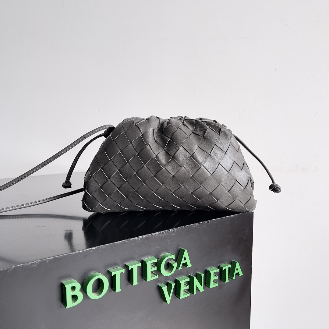 B0tt*ga Ven*ta Woman