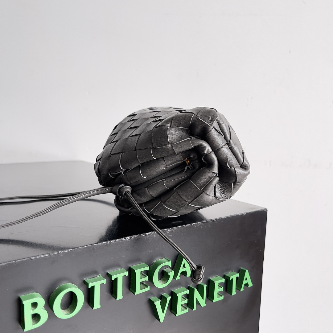 B0tt*ga Ven*ta Woman