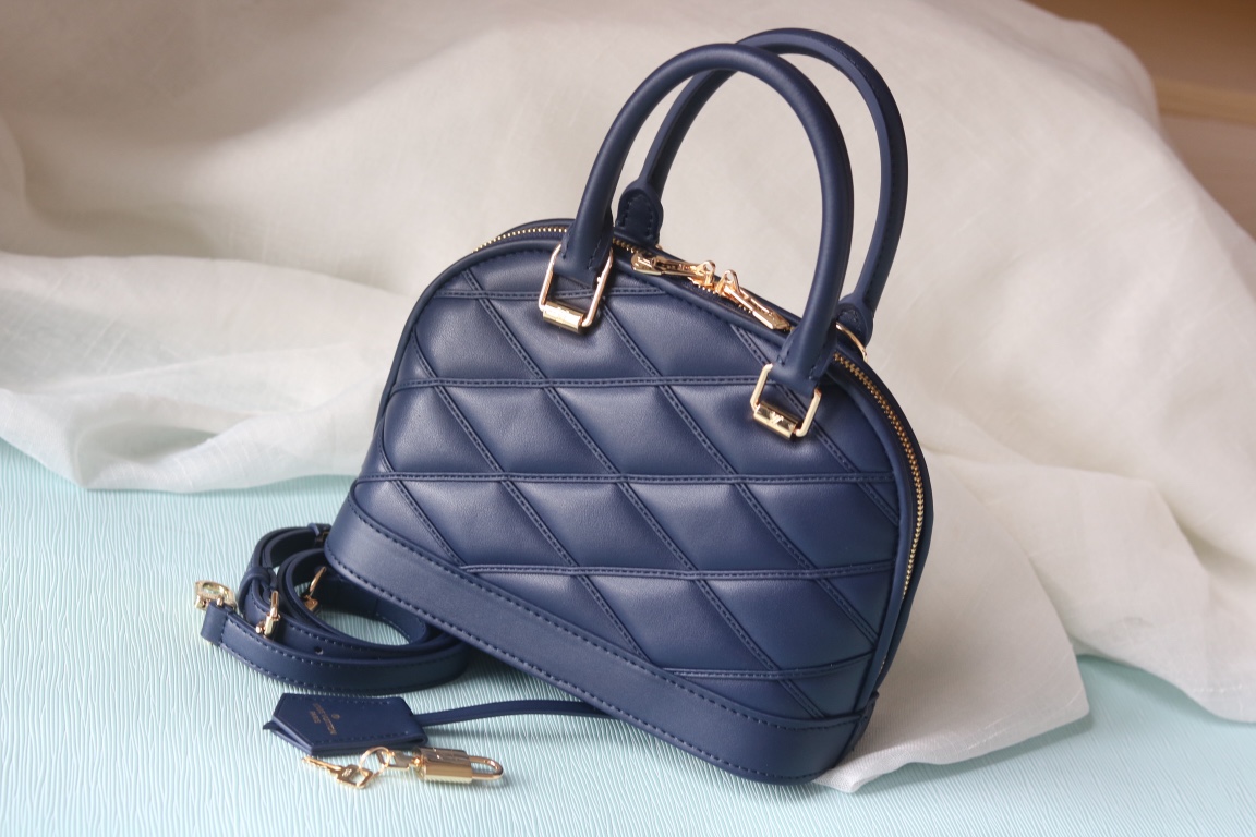 L0vis Vvtt0n Blue D1am0nd full leather shell bag series Alma BB shell handbag