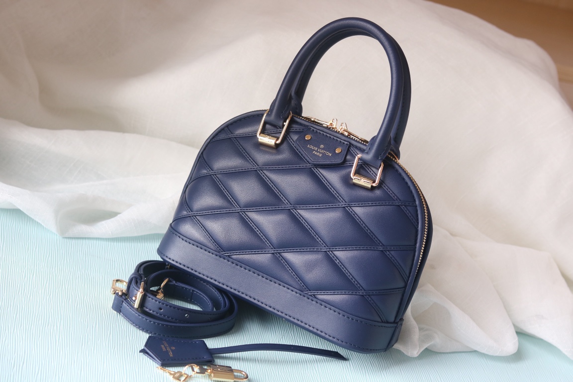 L0vis Vvtt0n Blue D1am0nd full leather shell bag series Alma BB shell handbag