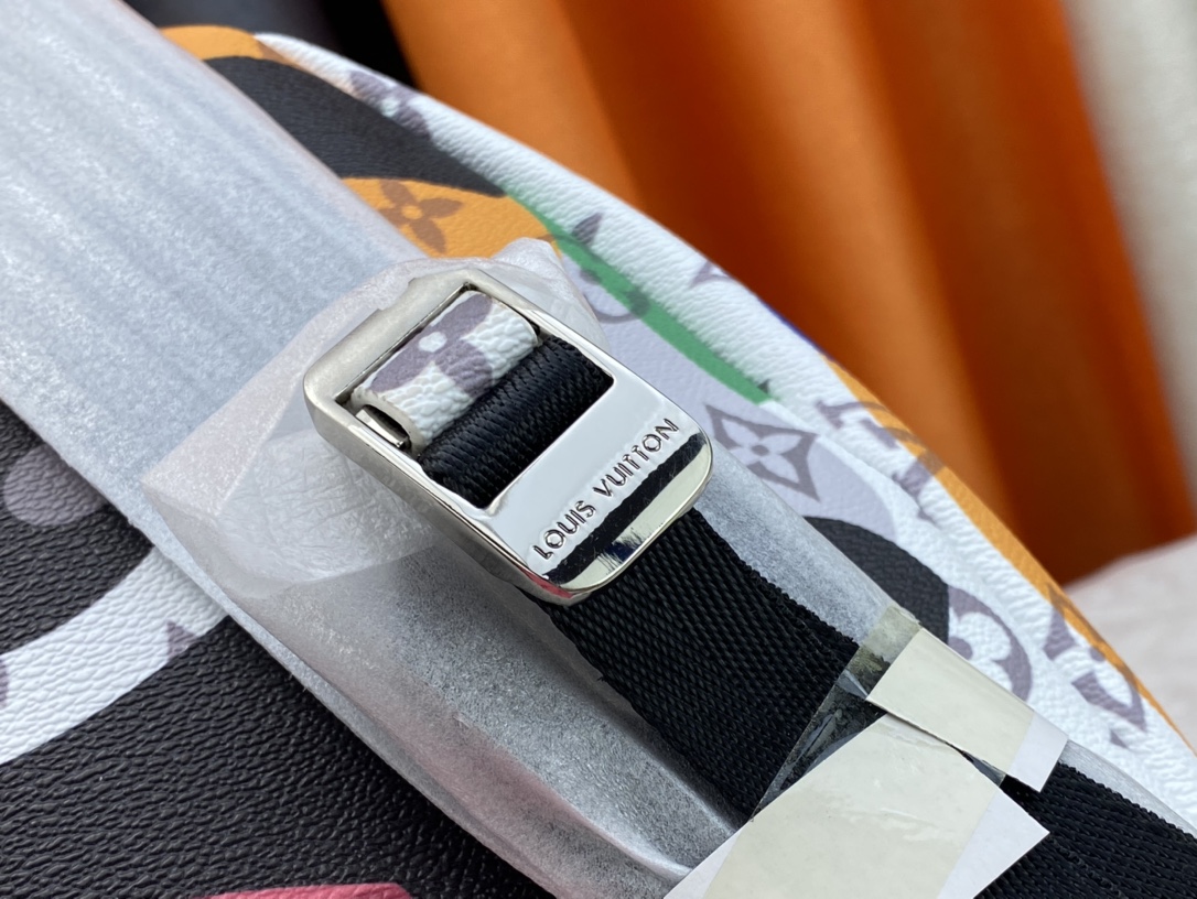 L0vis Vvtt0n Discovery Small Backpack High Quality Replica