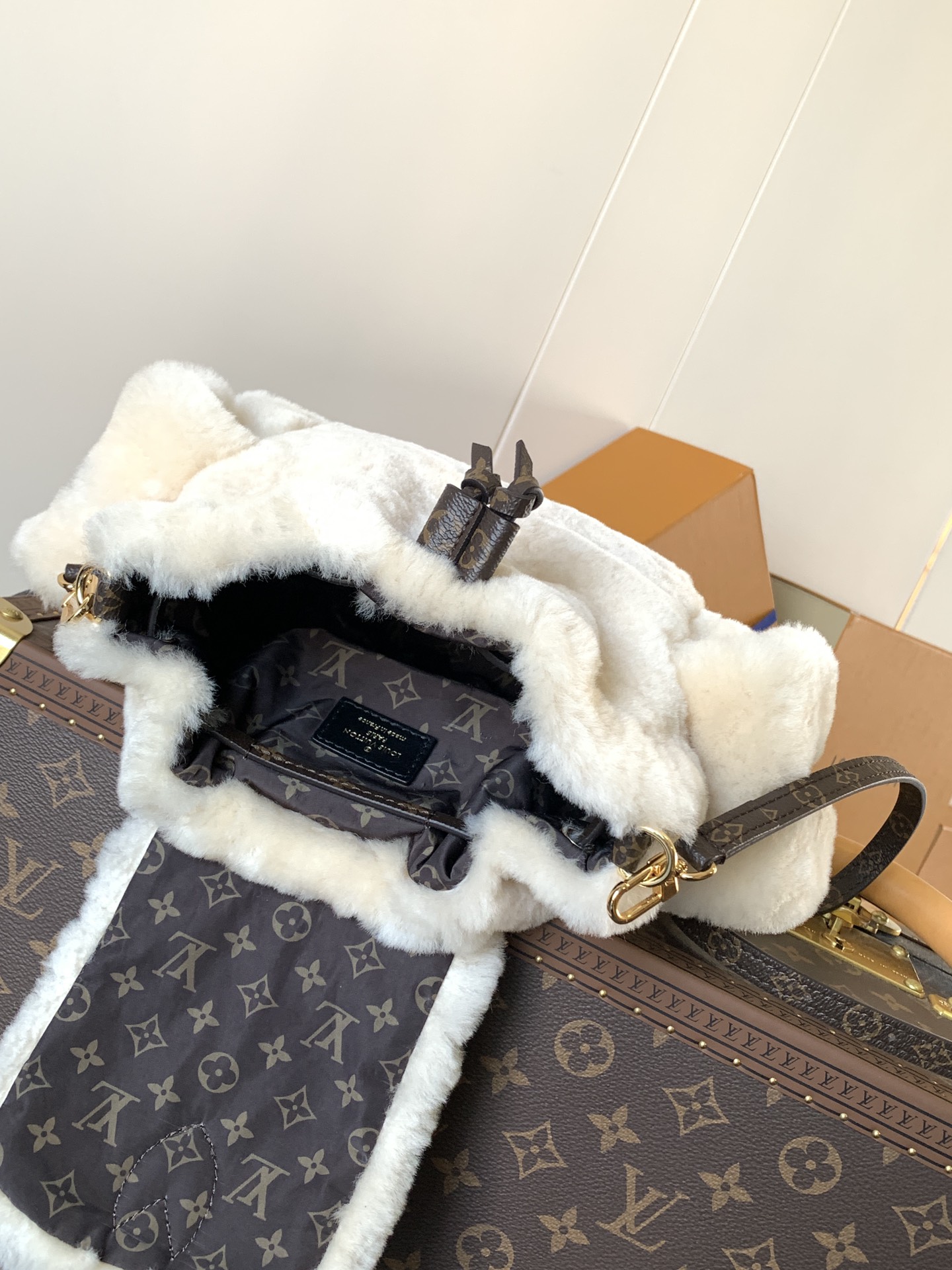 L0vis Vvtt0n Nano Teddy Backpack rep